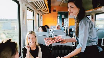 Service à l'intérieur du Train de Charlevoix