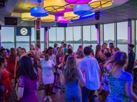 Danse Salle Passagers 296Px